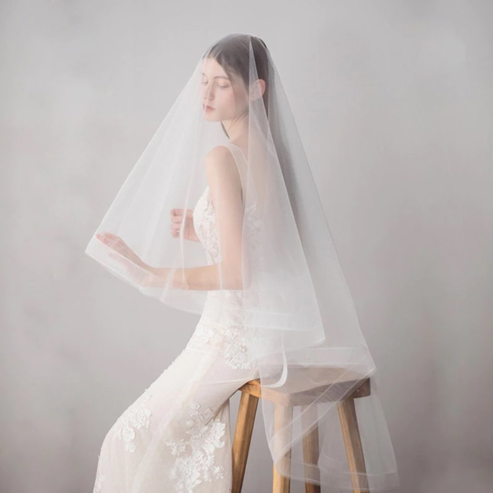 Wedding veil white bridal knee medium length simple elegant beautiful brand new - Picture 3 of 4